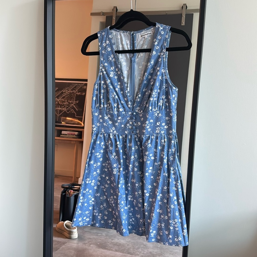 Reformationn Isador Stretch Cotton Dress in blue with white flowers